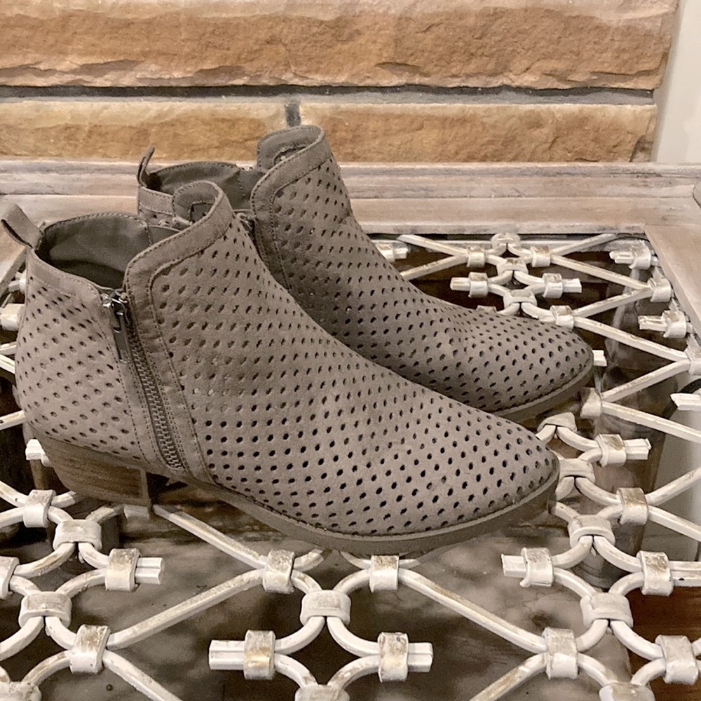 Carlos womens ankle boots